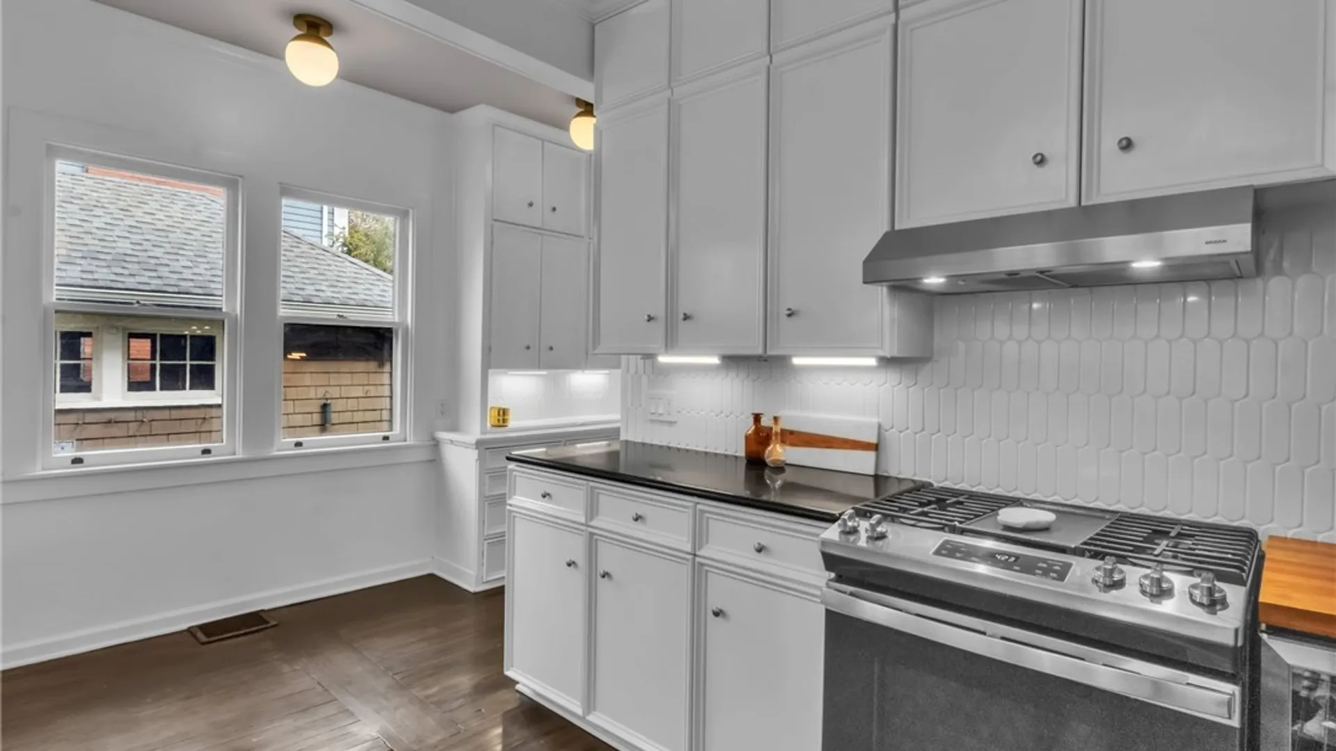 Property at 3 Clarendon Place, Buffalo, NY 14209 14