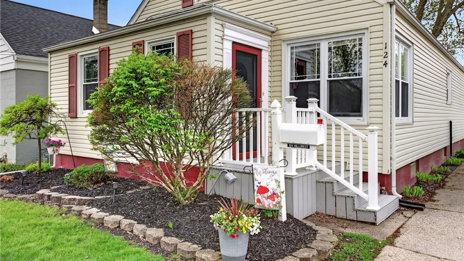 Property at 124 Hillcrest Rd, Tonawanda, NY 14150 2