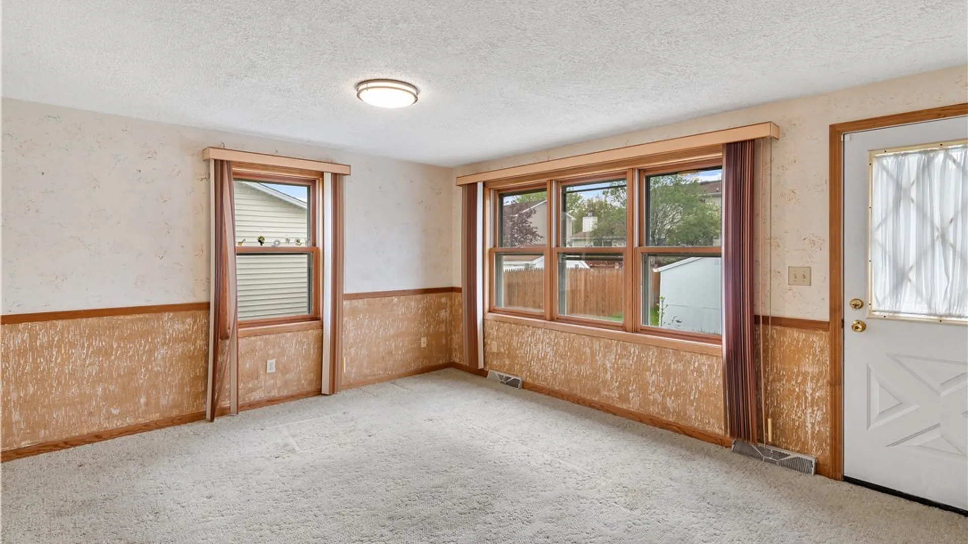 Property at 6396 Mayflower Lane, Hamburg, NY 14085 12