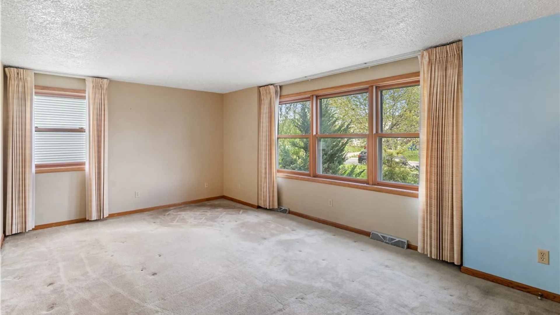 Property at 6396 Mayflower Lane, Hamburg, NY 14085 3
