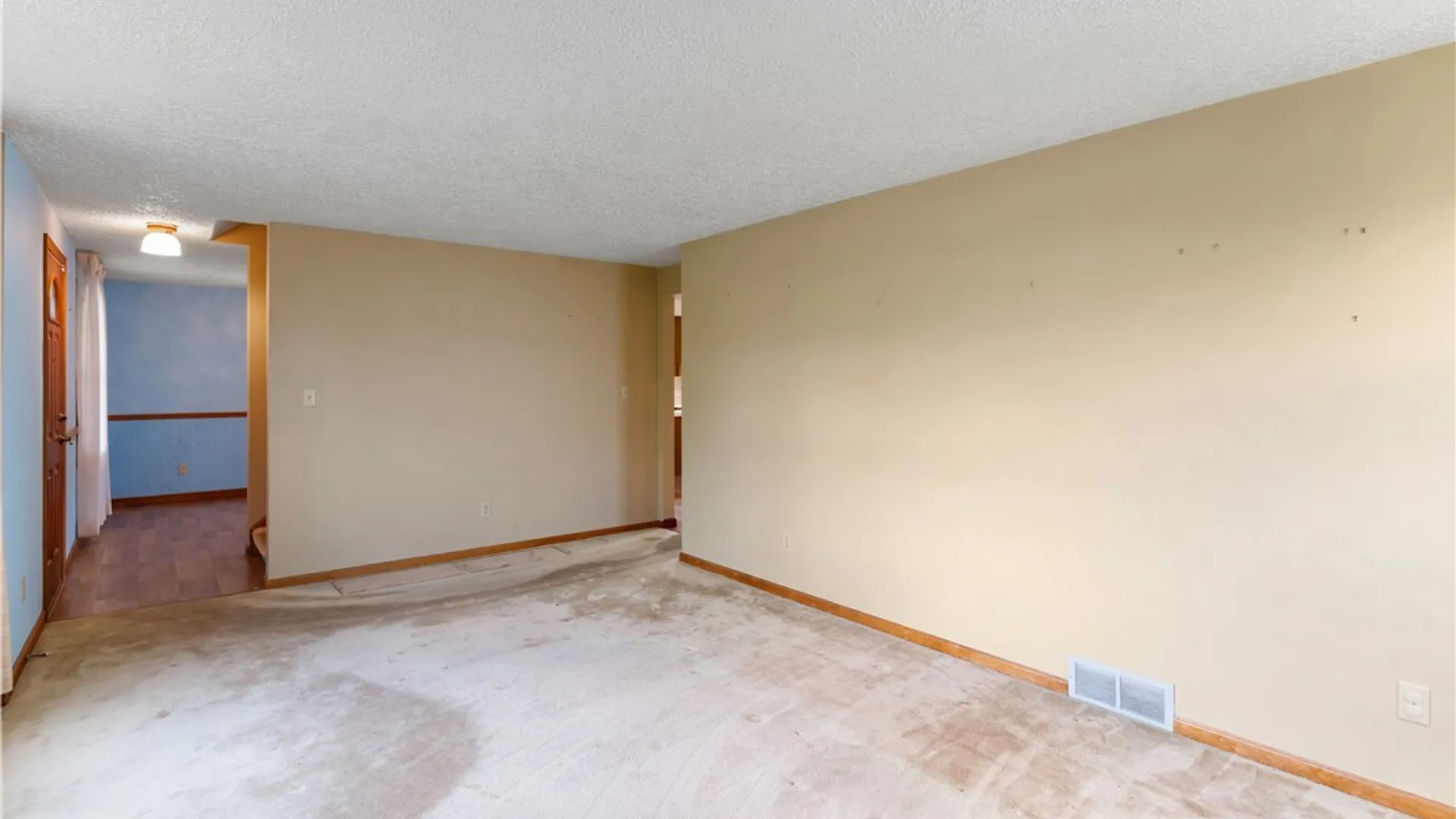 Property at 6396 Mayflower Lane, Hamburg, NY 14085 4