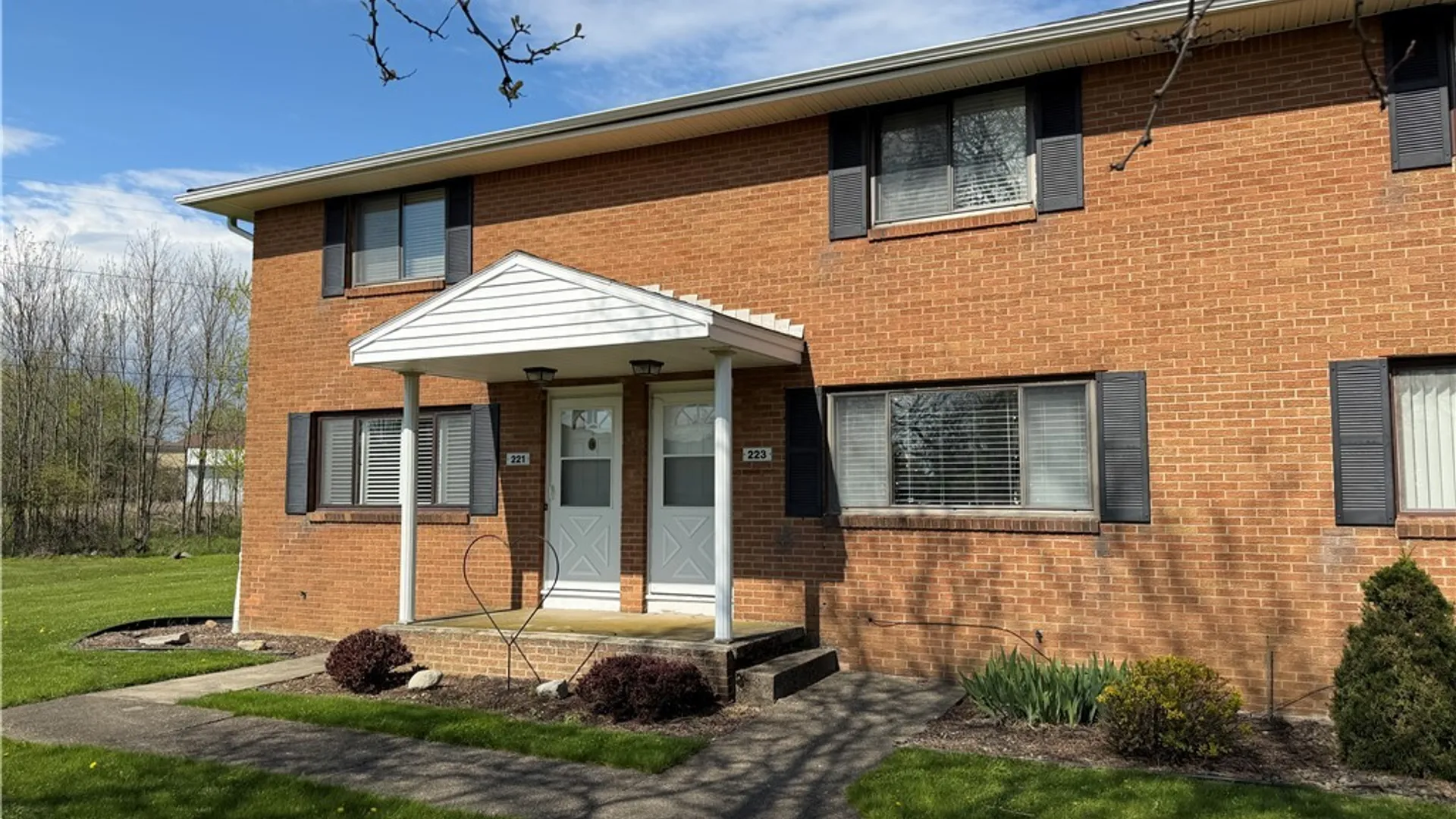 Property at 223 Greenmeadow Drive, West Seneca, NY 14224 2