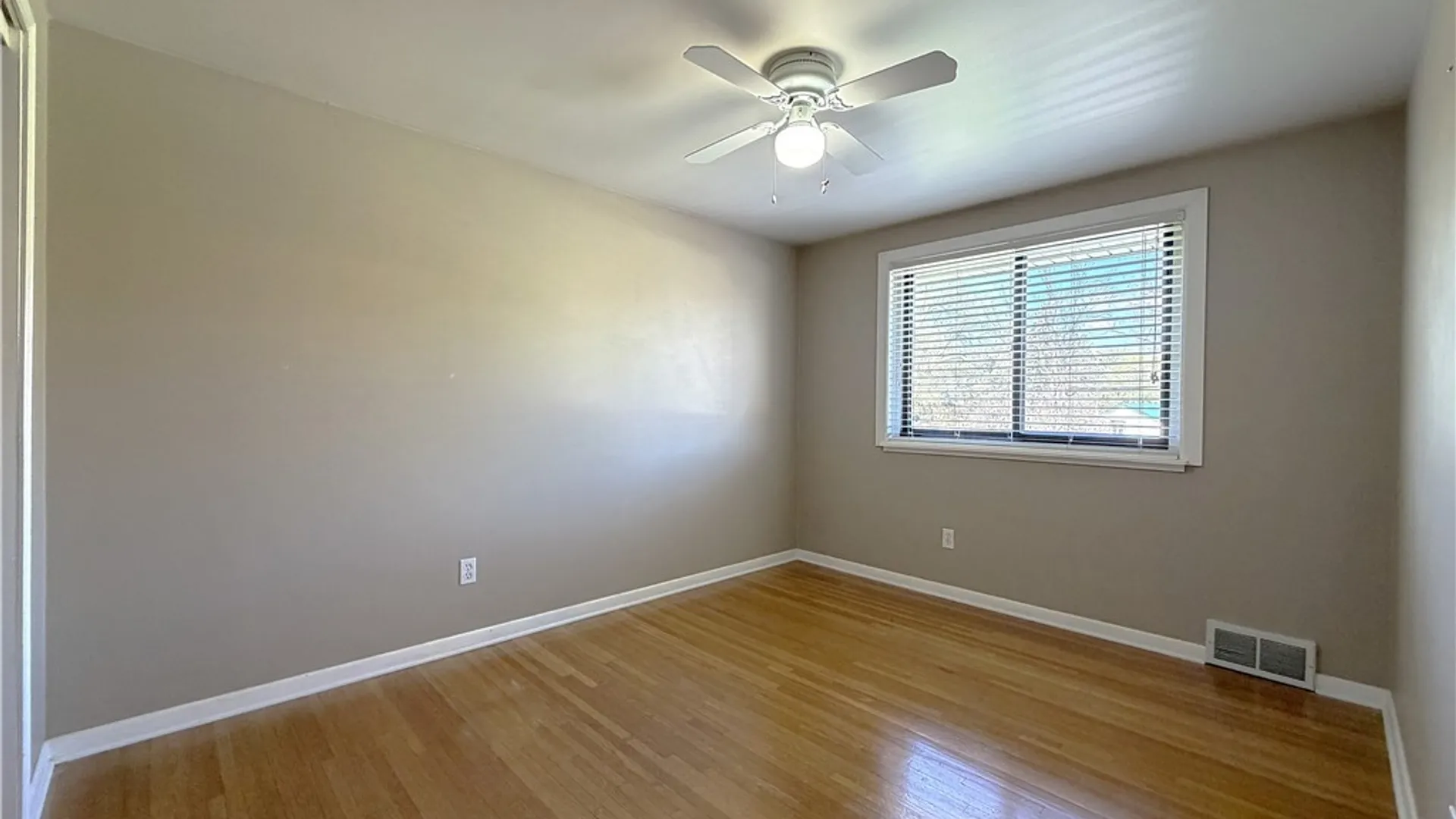 Property at 221 Greenmeadow Drive, West Seneca, NY 14224 15