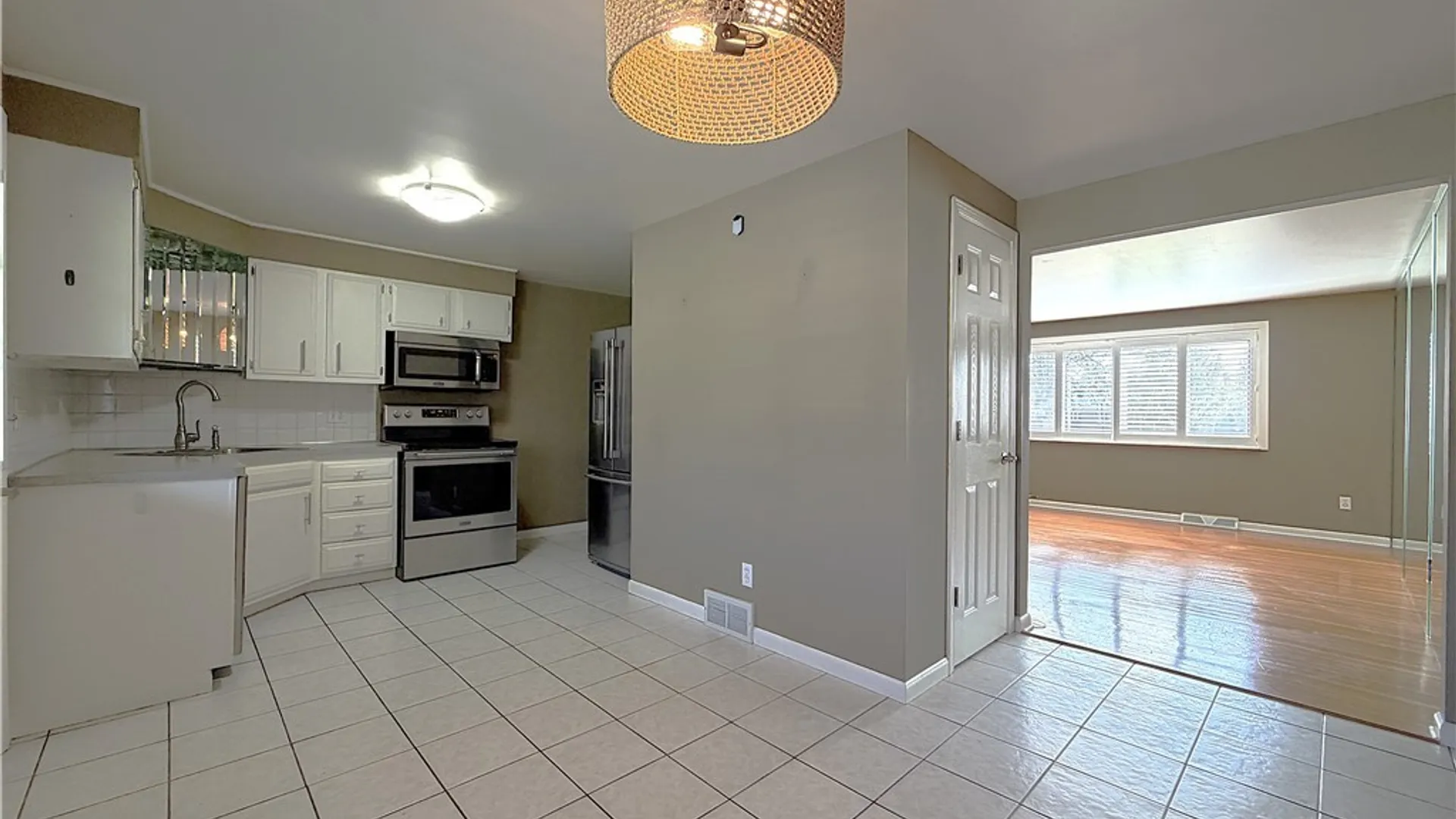 Property at 221 Greenmeadow Drive, West Seneca, NY 14224 4