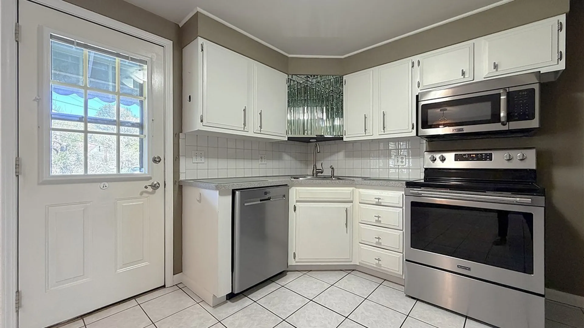 Property at 221 Greenmeadow Drive, West Seneca, NY 14224 6