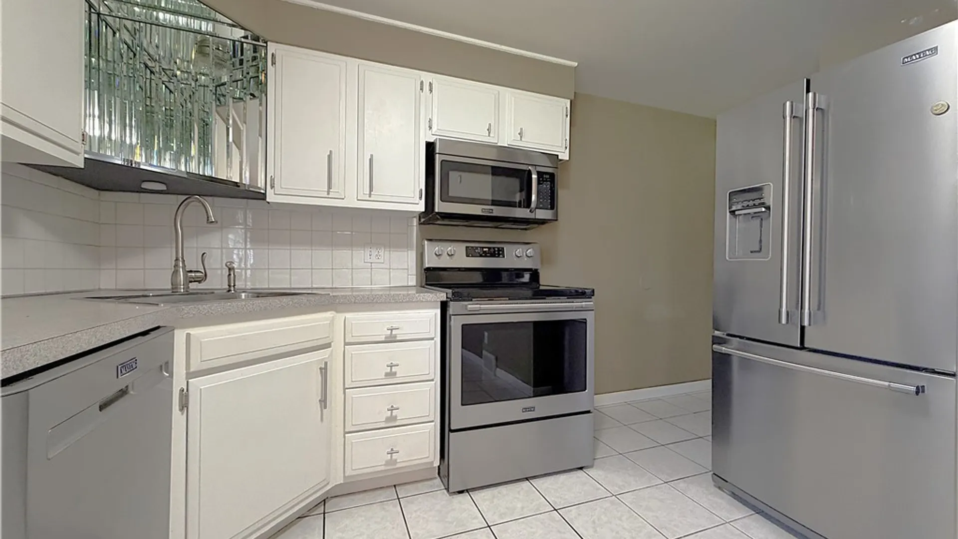 Property at 221 Greenmeadow Drive, West Seneca, NY 14224 7