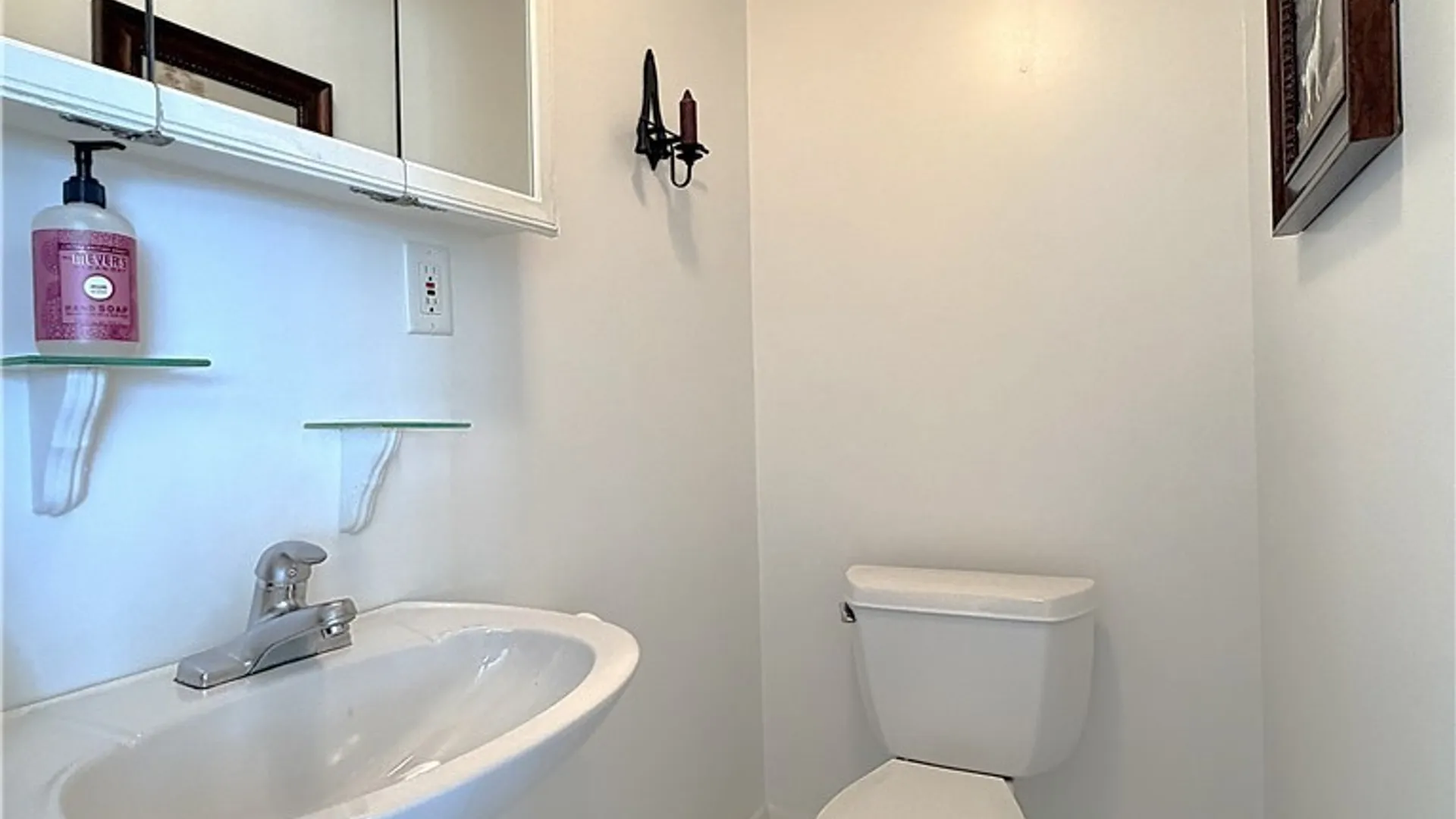Property at 221 Greenmeadow Drive, West Seneca, NY 14224 9