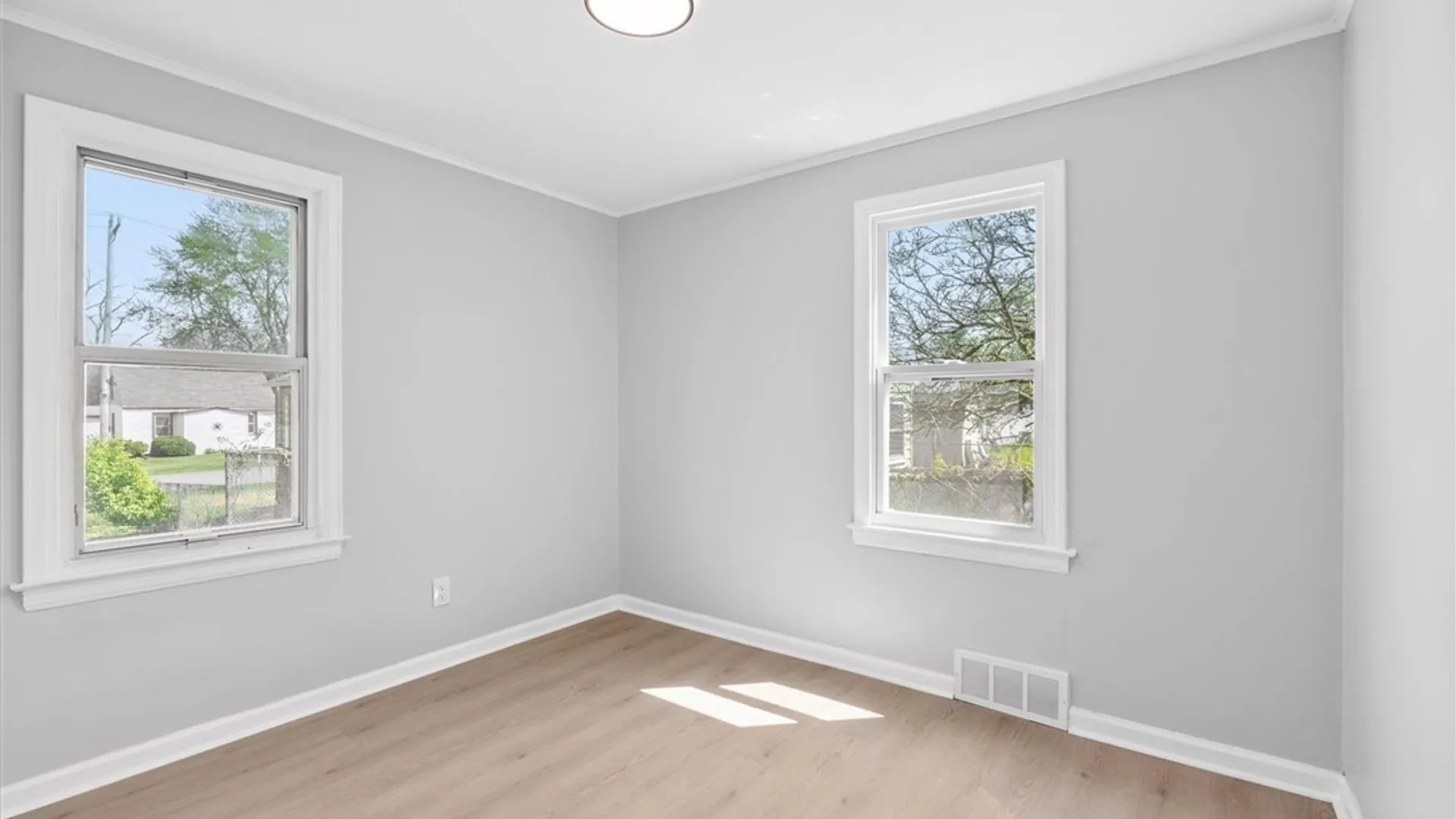 Property at 302 Hinsdale Road, Salina, NY 13211 12