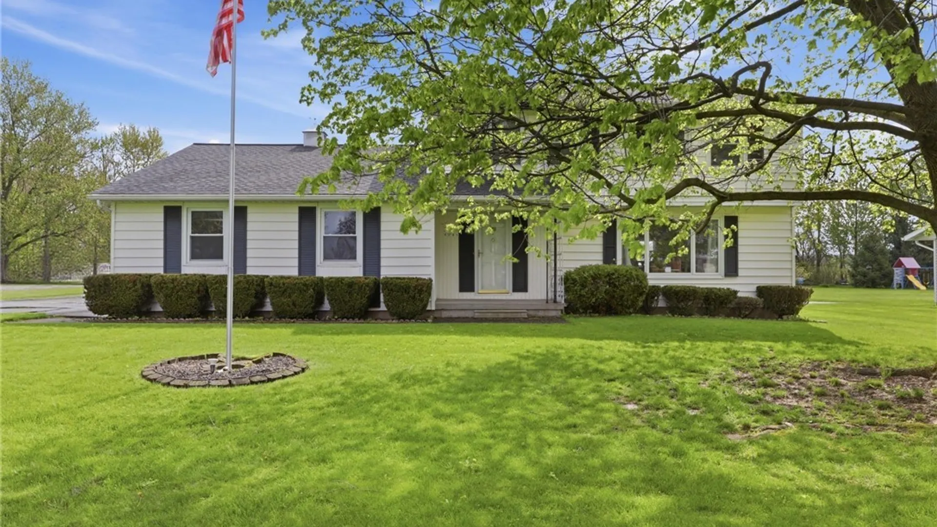 Property at 6585 Heather Drive, Lockport Town, NY 14094 2