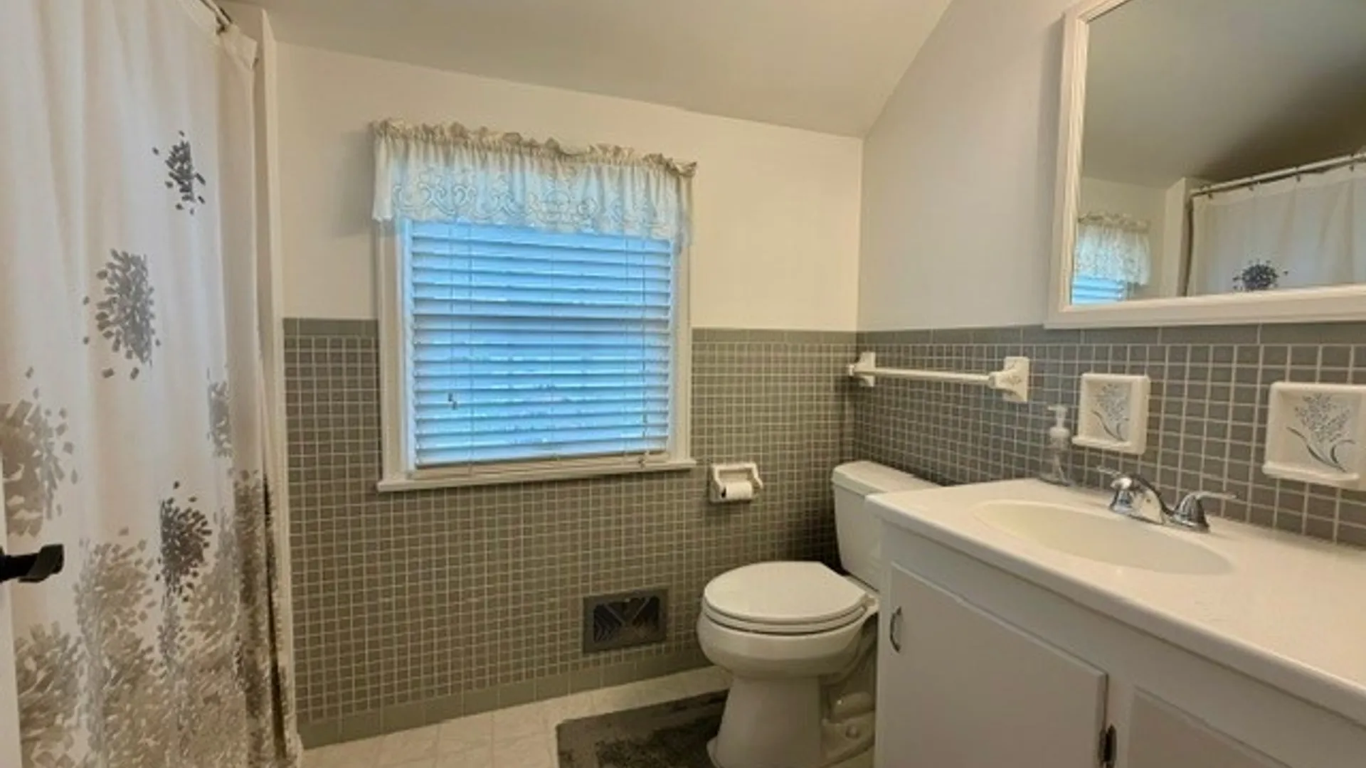 Property at 20 Copley Sq, Amherst, NY 14221 26