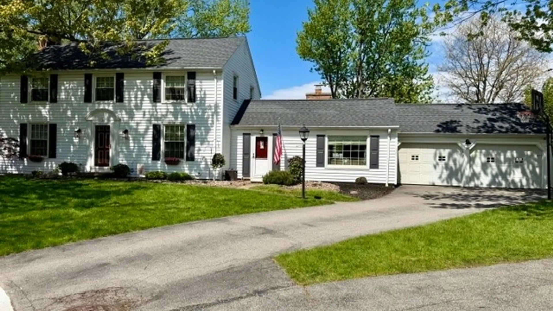 Property at 20 Copley Sq, Amherst, NY 14221 3