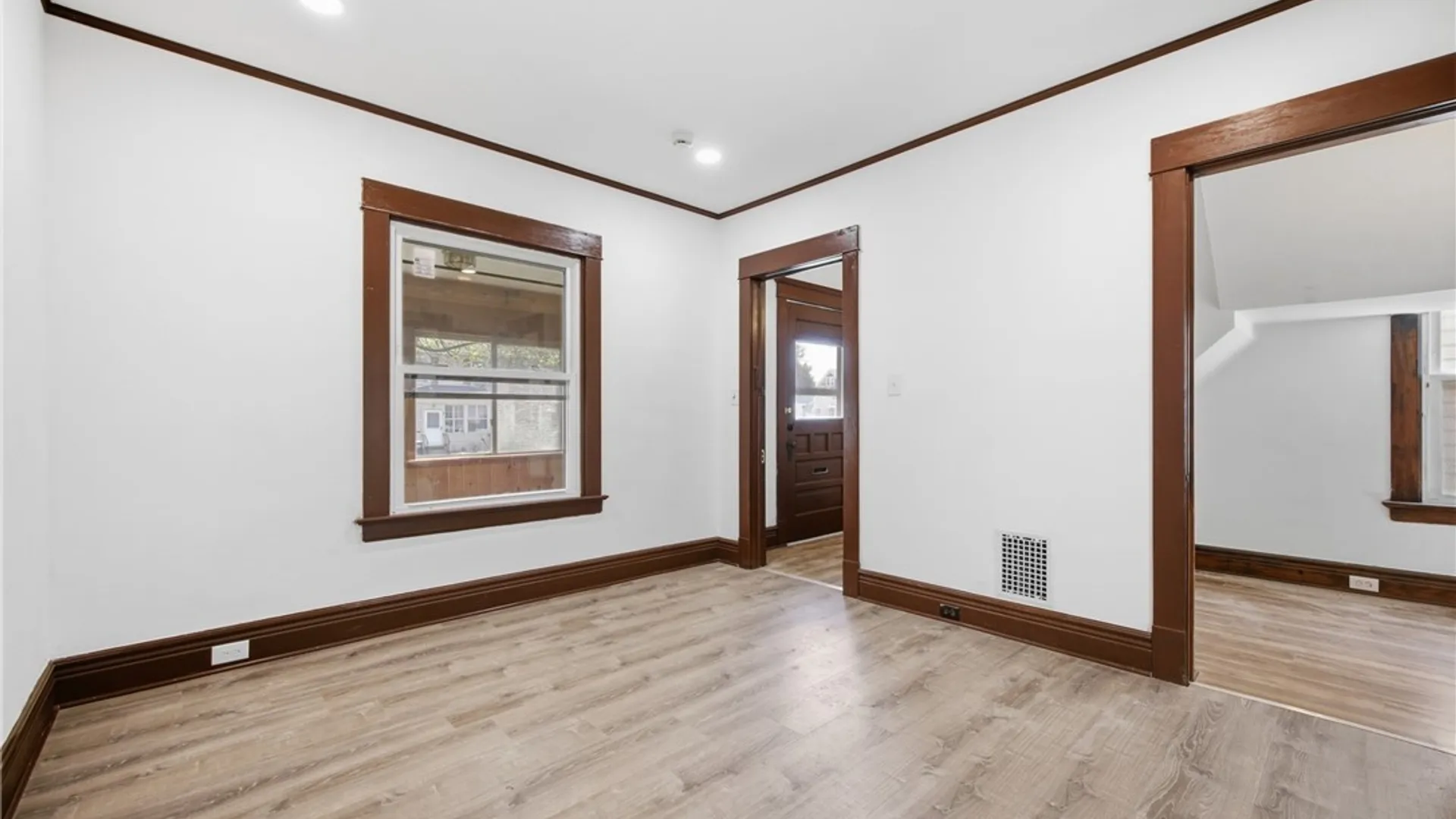 Property at 20 Garfield Street, Buffalo, NY 14207 4