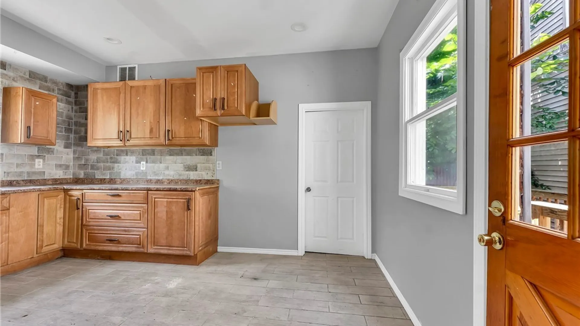 Property at 33 Lafayette Avenue, Buffalo, NY 14213 10