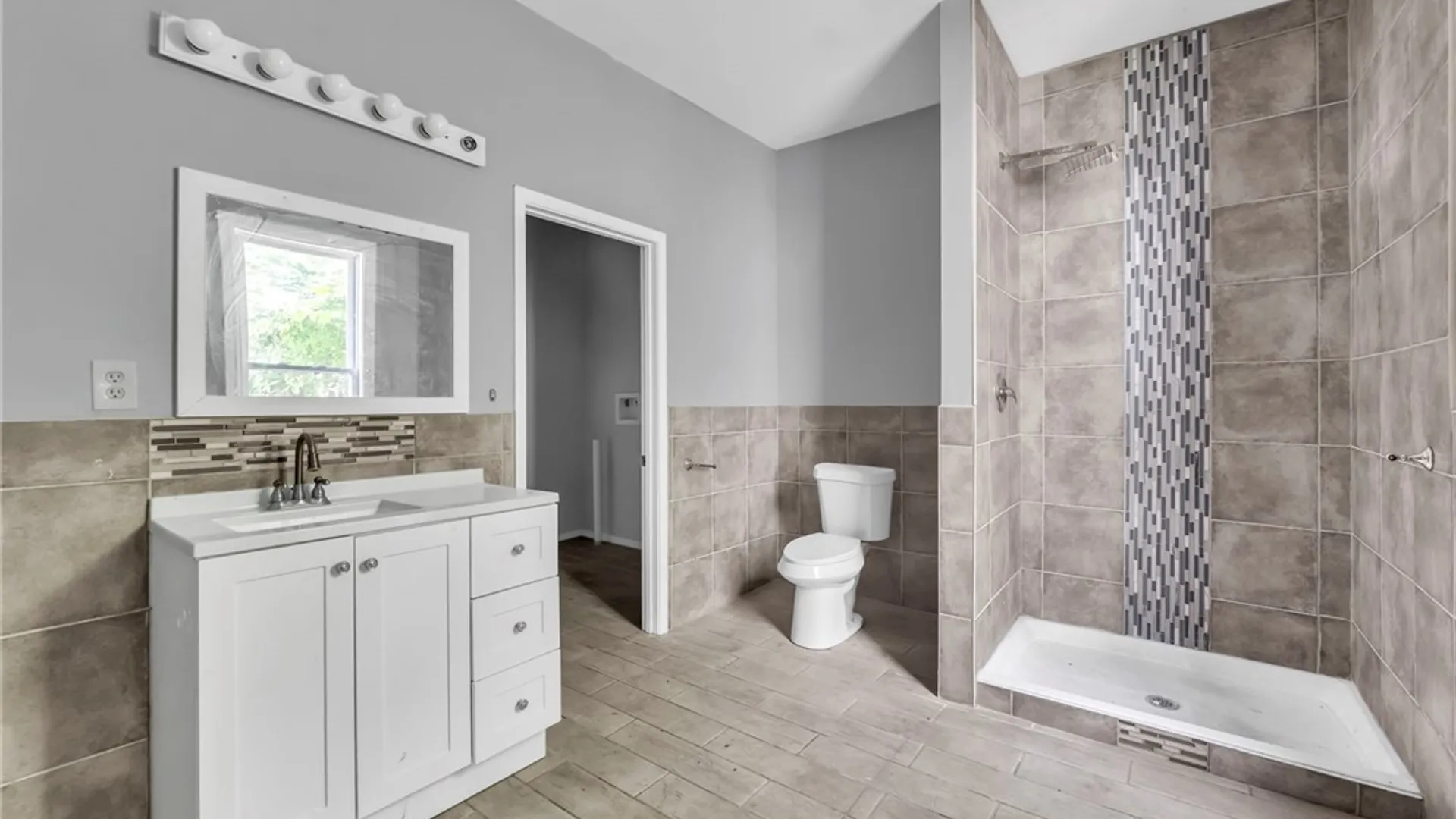 Property at 33 Lafayette Avenue, Buffalo, NY 14213 38