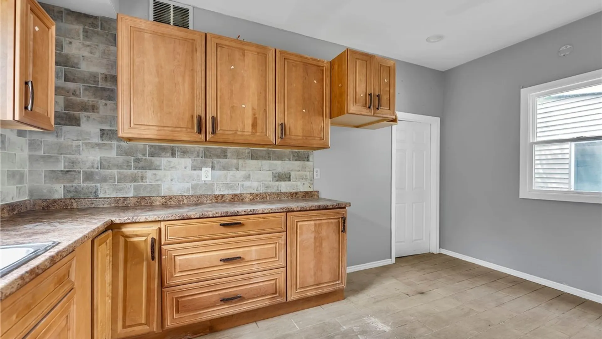 Property at 33 Lafayette Avenue, Buffalo, NY 14213 6