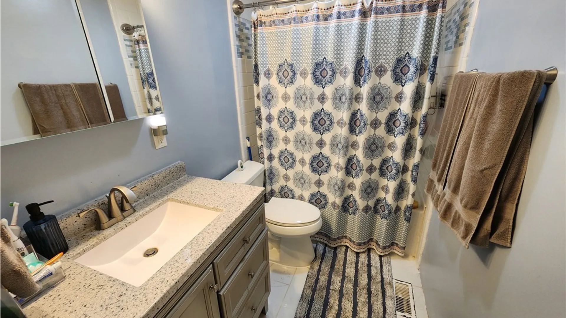 Property at 8085 Thurston Drive, Cicero, NY 13039 18