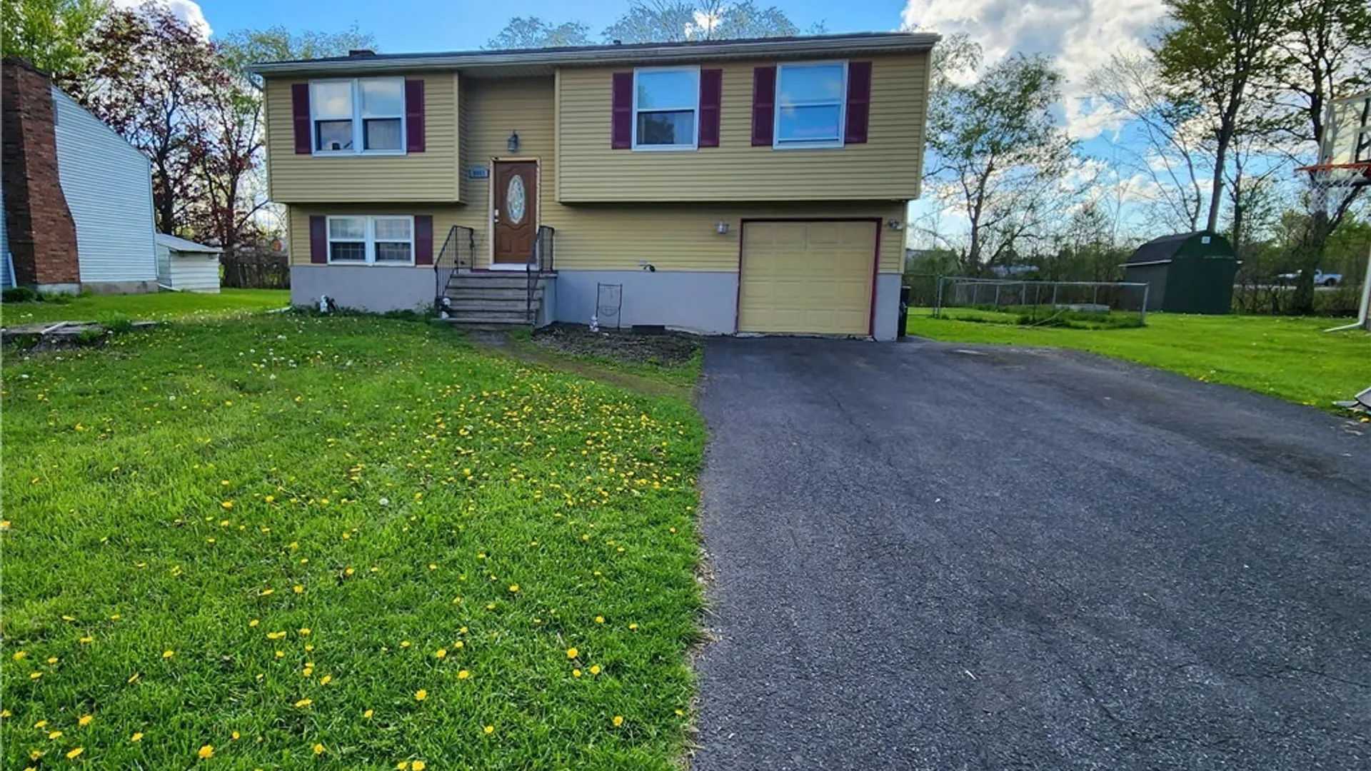 Property at 8085 Thurston Drive, Cicero, NY 13039 2