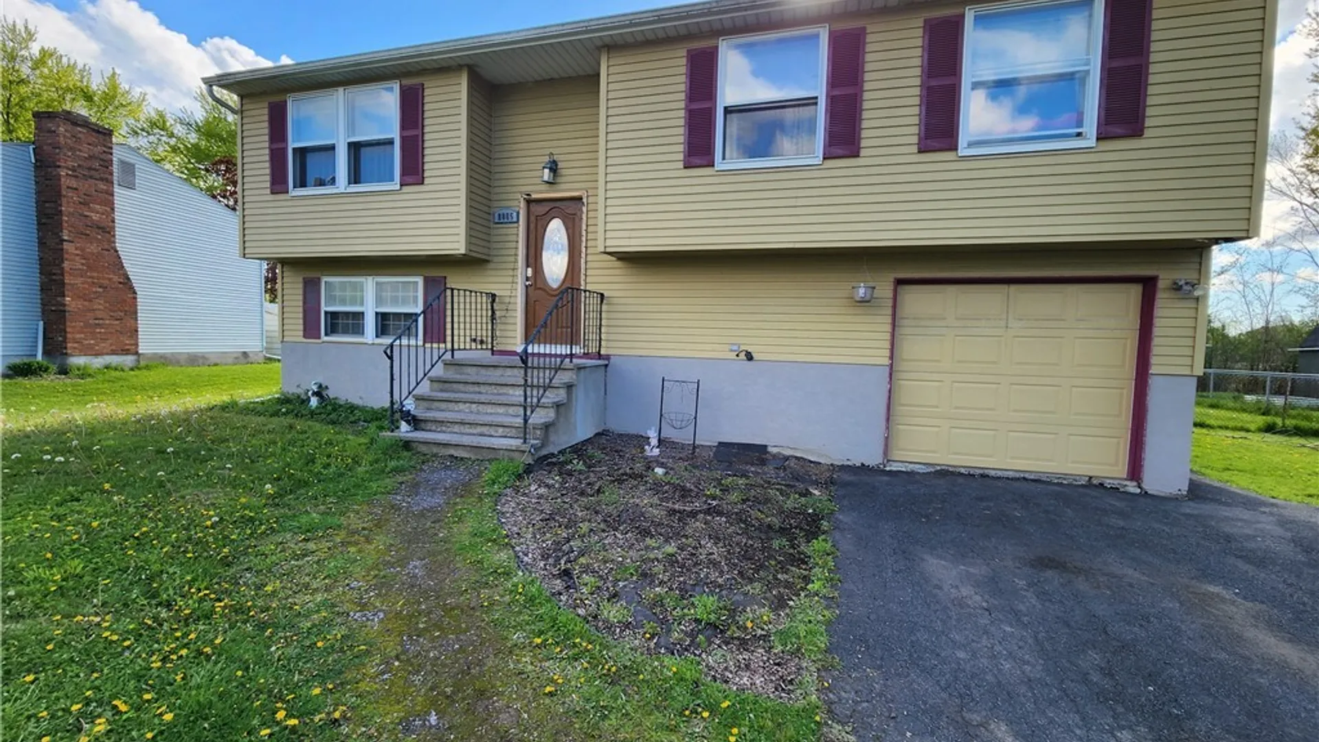 Property at 8085 Thurston Drive, Cicero, NY 13039 3