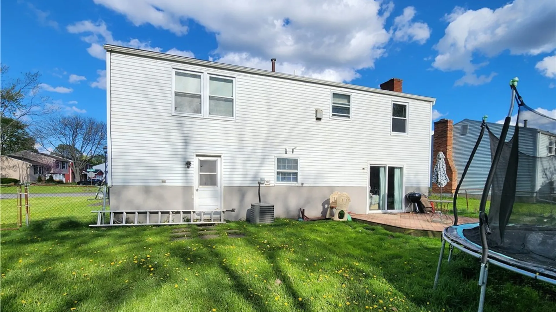 Property at 8085 Thurston Drive, Cicero, NY 13039 4