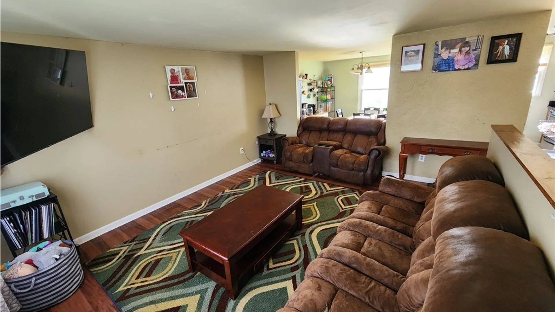Property at 8085 Thurston Drive, Cicero, NY 13039 9