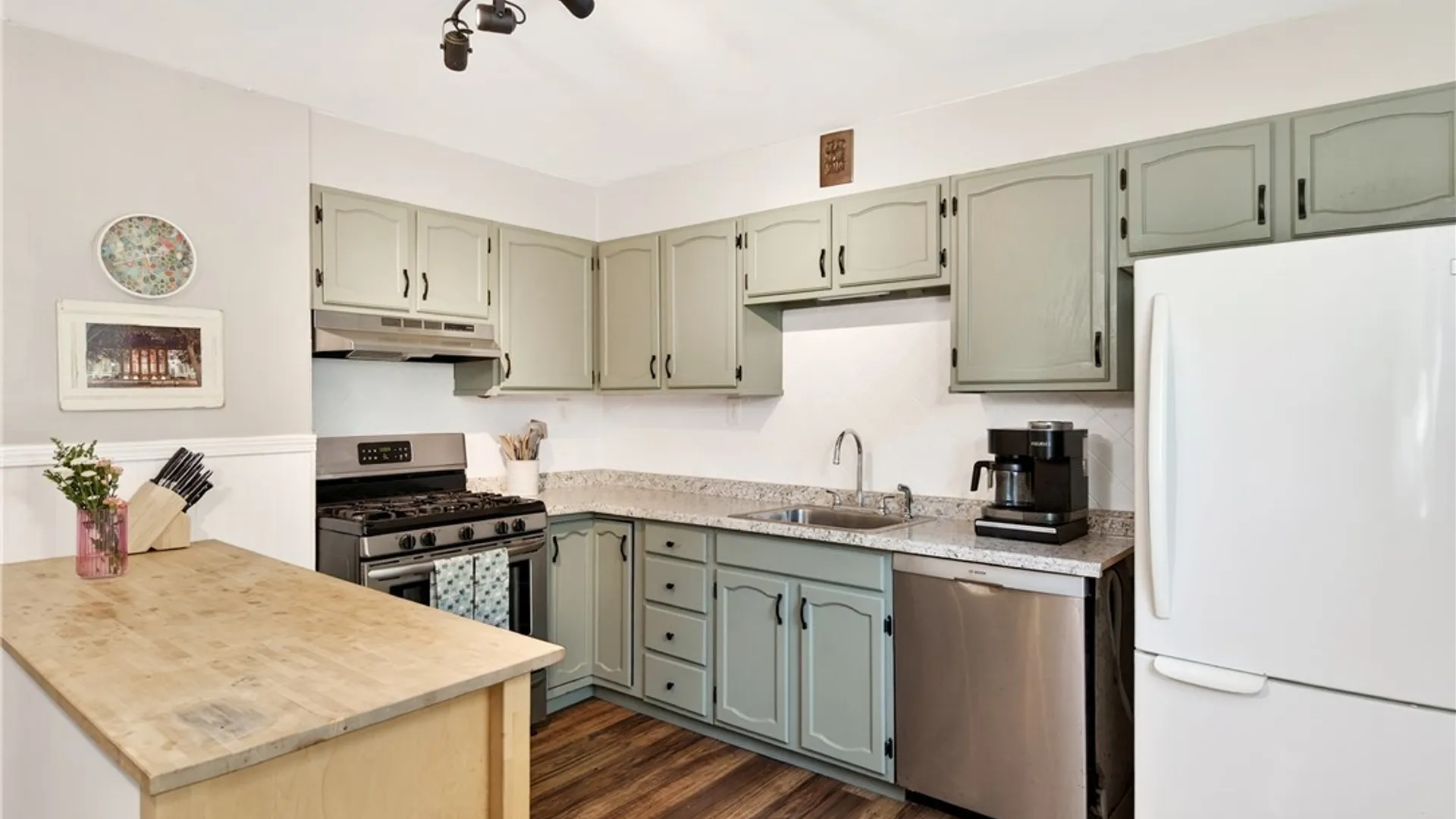 Property at 433 Breckenridge Street, Buffalo, NY 14213 15