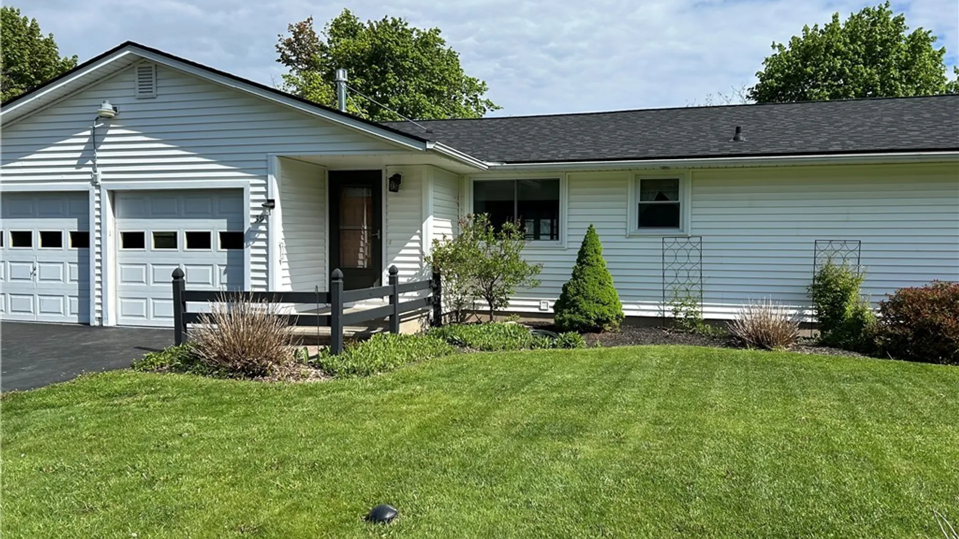 Property at 39 Elm Hill way, Camillus, NY 13031 2