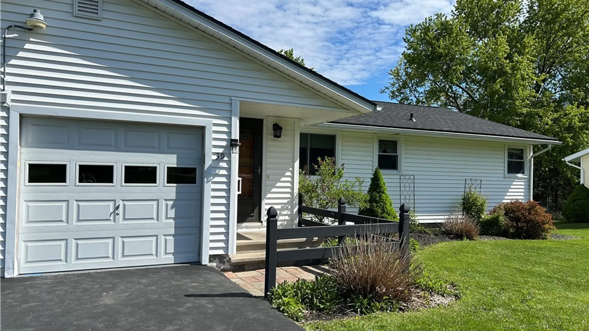 Property at 39 Elm Hill way, Camillus, NY 13031 3