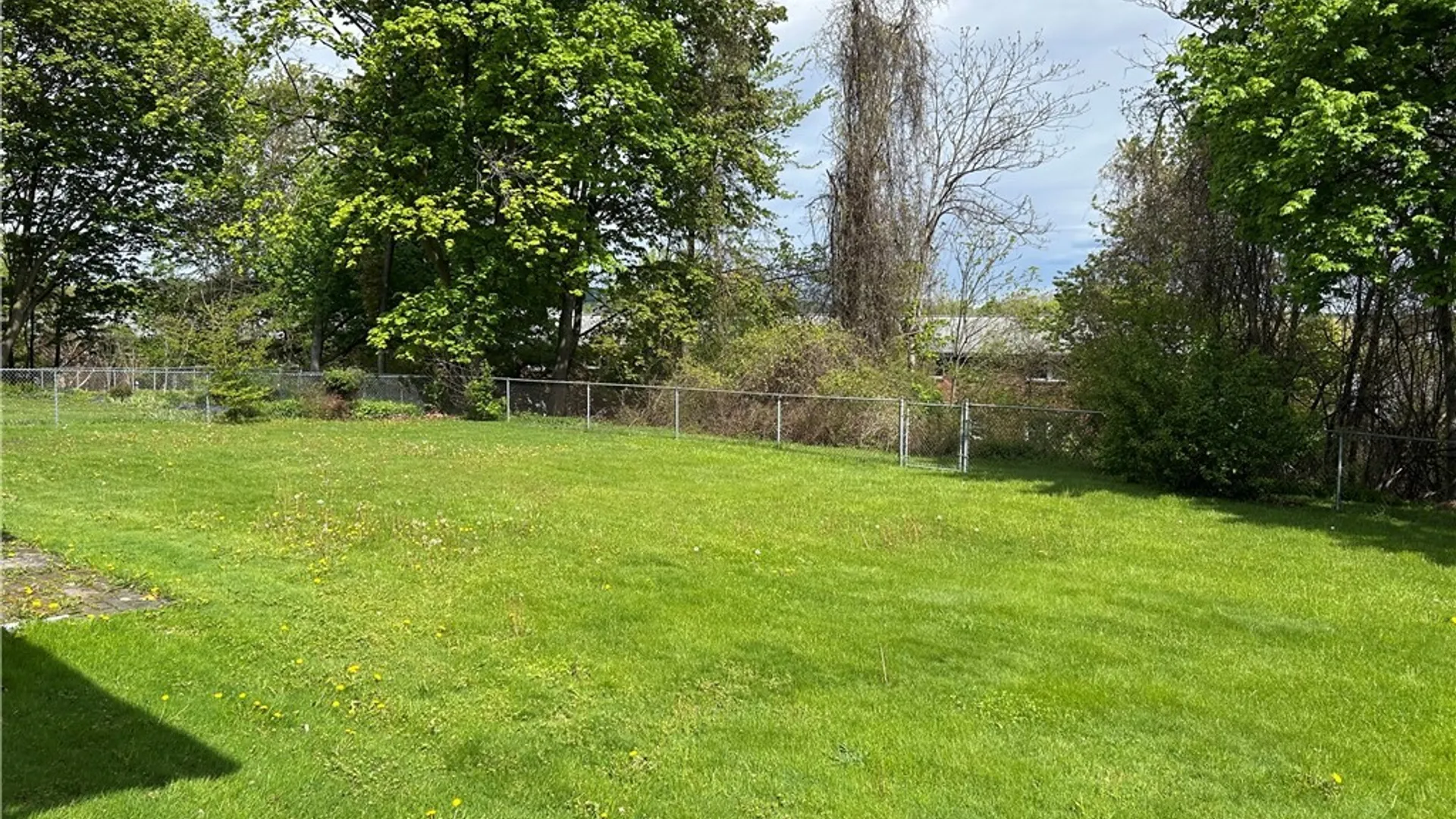 Property at 39 Elm Hill way, Camillus, NY 13031 40