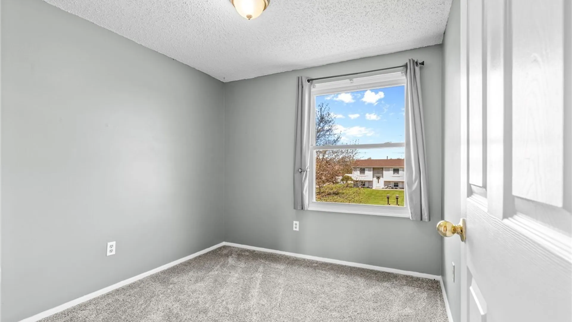 Property at 6612 Royal Parkway, Lockport Town, NY 14094 15
