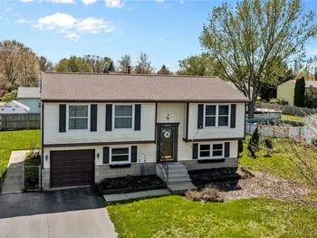 Property at 6612 Royal Parkway, Lockport Town, NY 14094