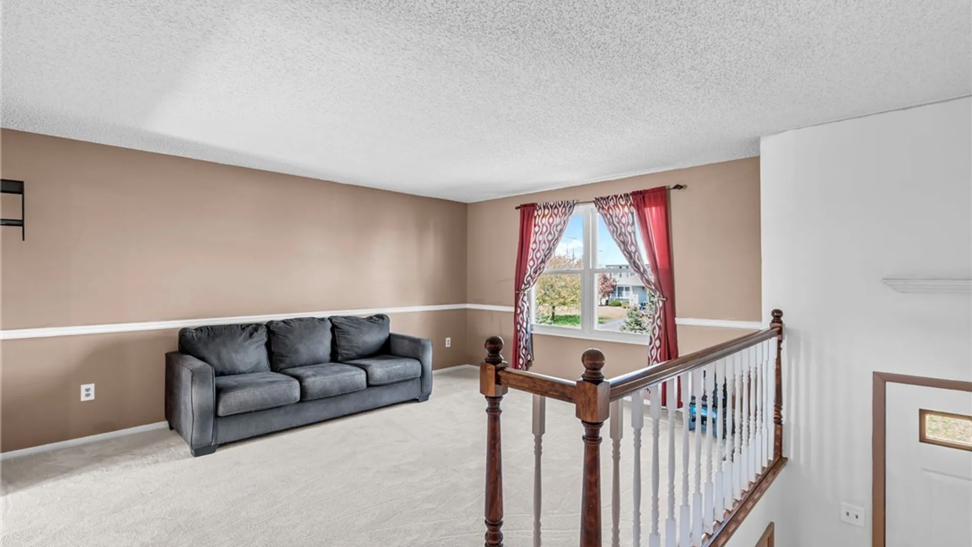 Property at 6612 Royal Parkway, Lockport Town, NY 14094 2