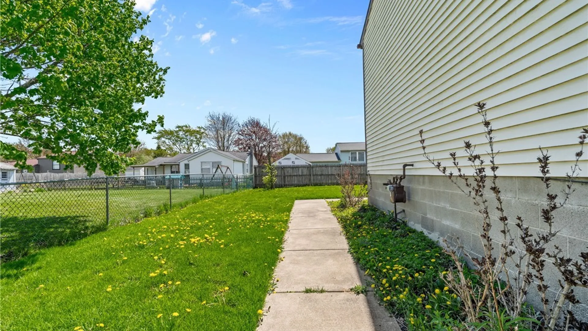 Property at 6612 Royal Parkway, Lockport Town, NY 14094 23