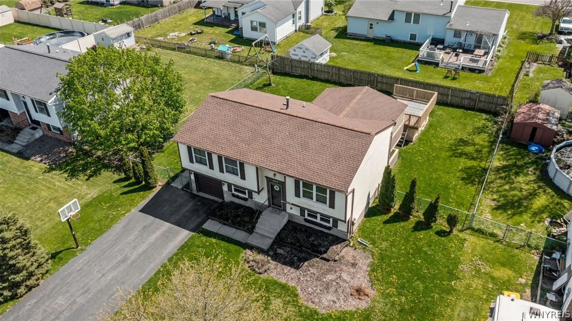 Property at 6612 Royal Parkway, Lockport Town, NY 14094 36
