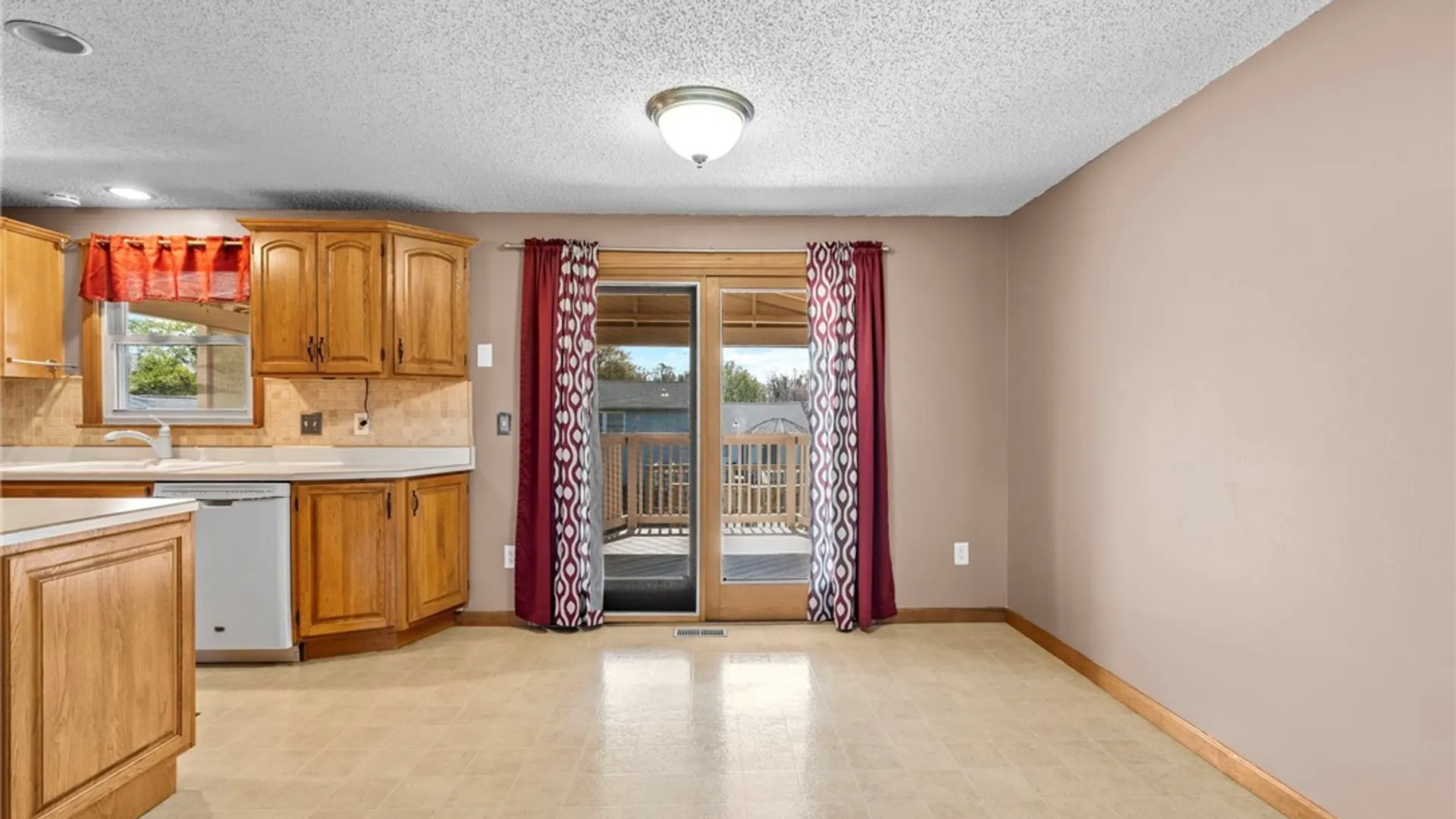 Property at 6612 Royal Parkway, Lockport Town, NY 14094 6
