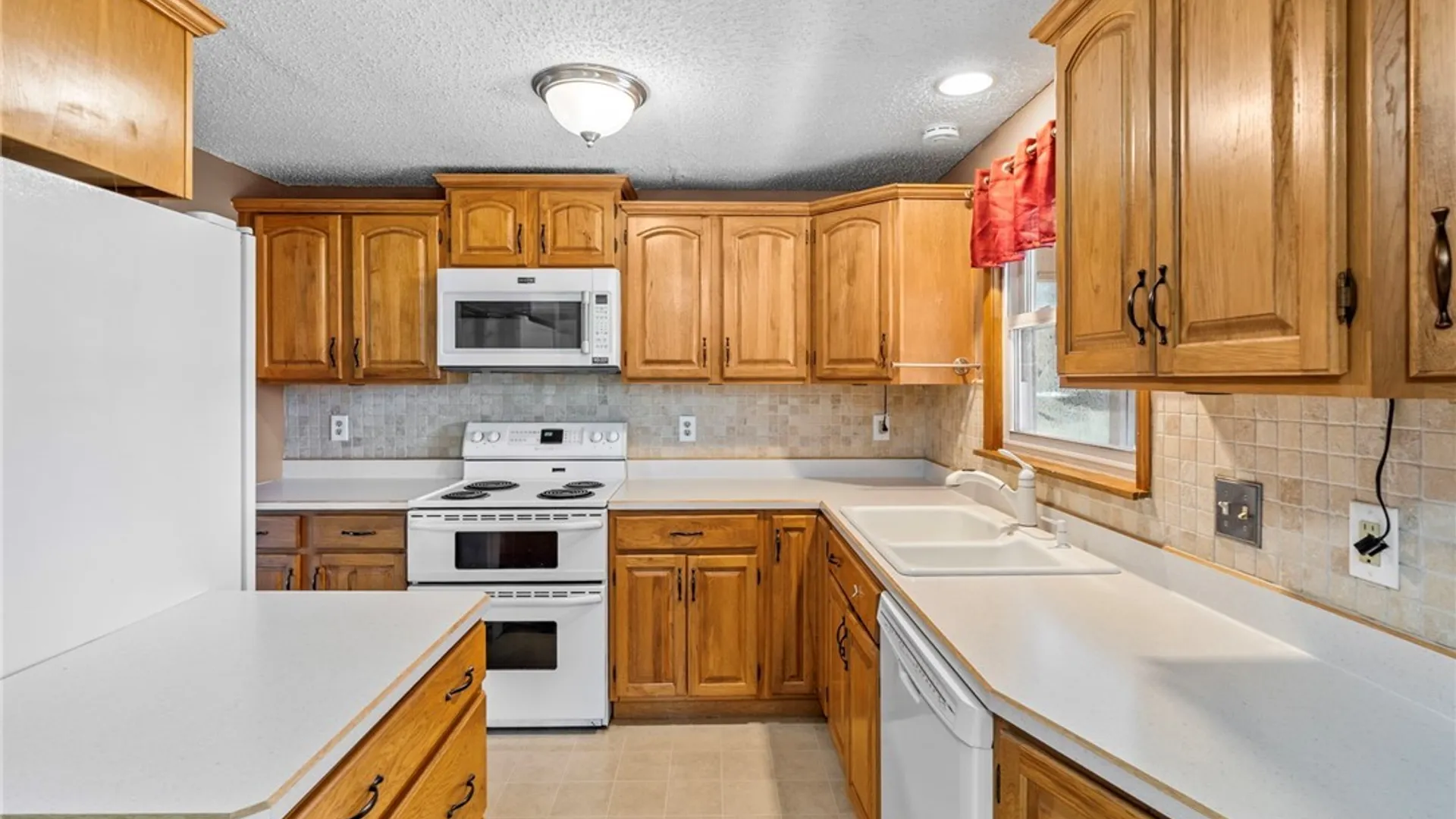 Property at 6612 Royal Parkway, Lockport Town, NY 14094 7