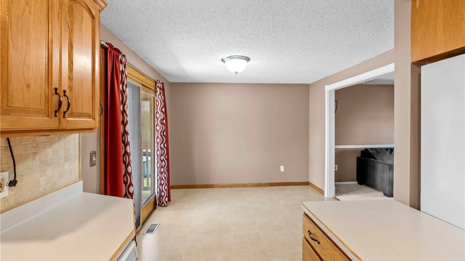 Property at 6612 Royal Parkway, Lockport Town, NY 14094 8