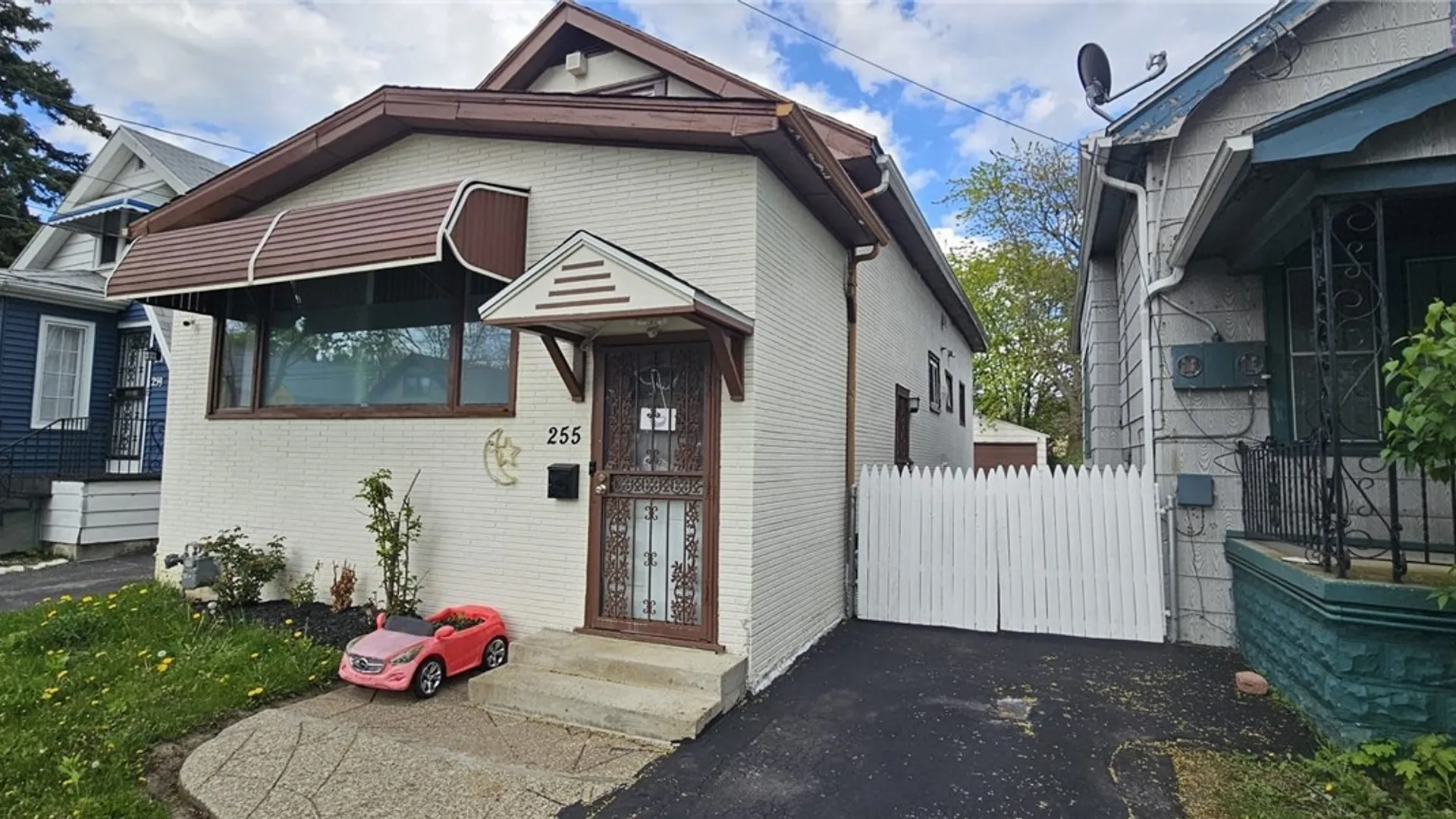 Property at 255 Hazelwood Avenue, Buffalo, NY 14215 3