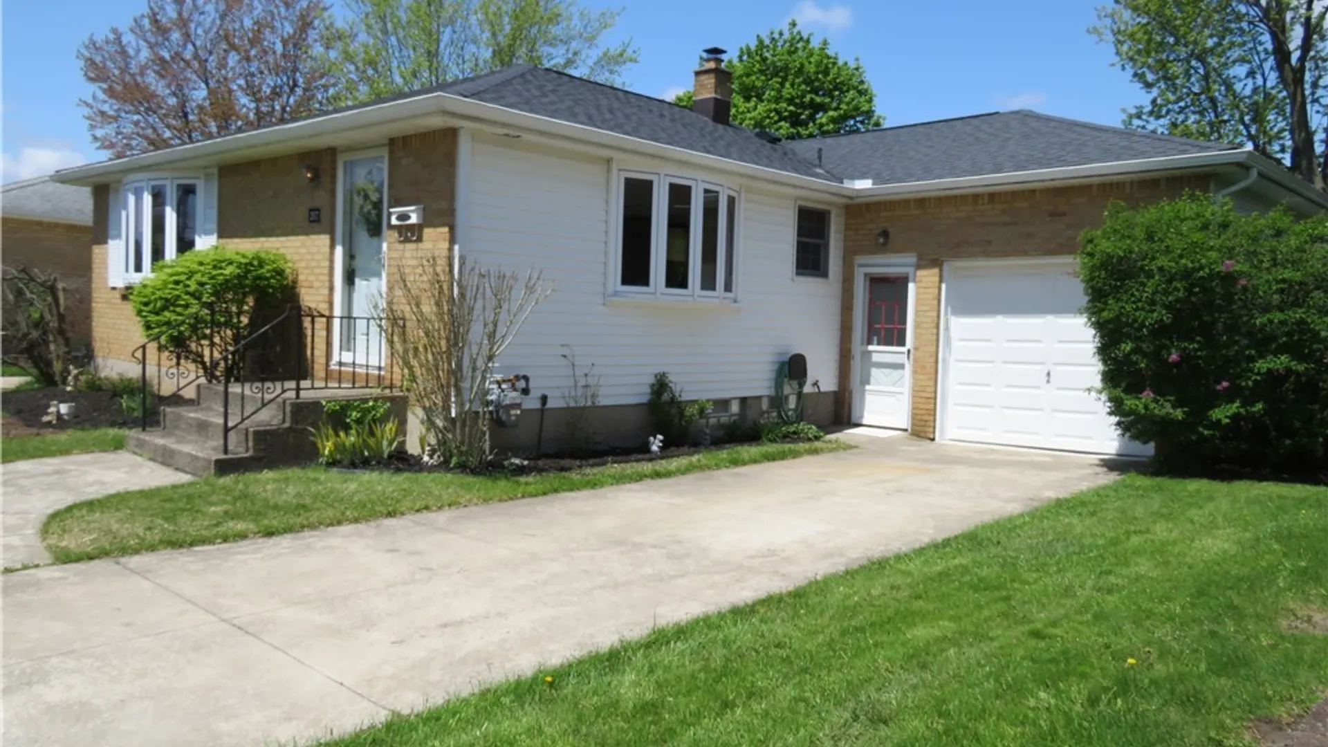 Property at 262 Lydia Lane, Cheektowaga, NY 14225 2