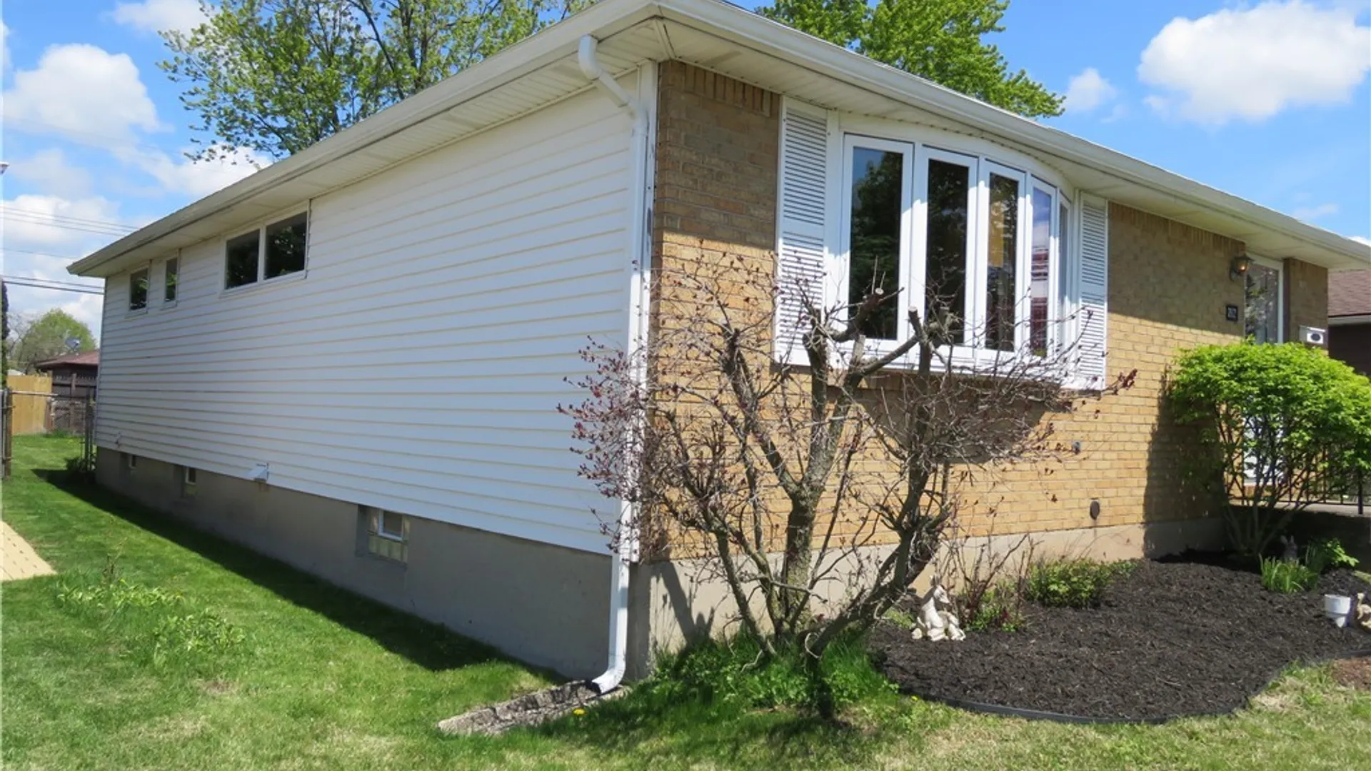 Property at 262 Lydia Lane, Cheektowaga, NY 14225 3