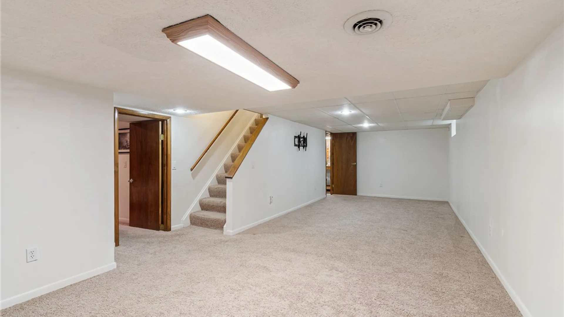 Property at 92 Olivia Circle, Greece, NY 14626 23