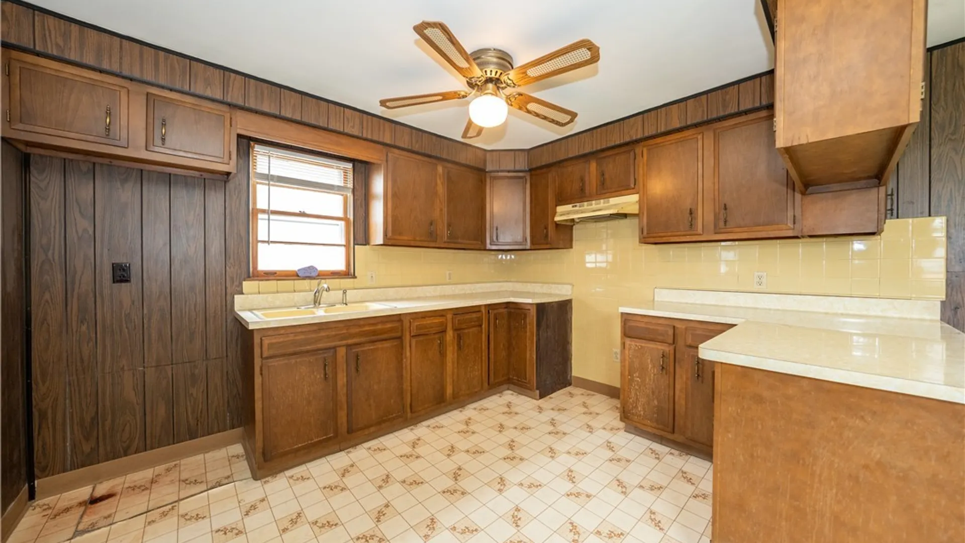 Property at 279 Pleasant Parkway, Cheektowaga, NY 14206 10