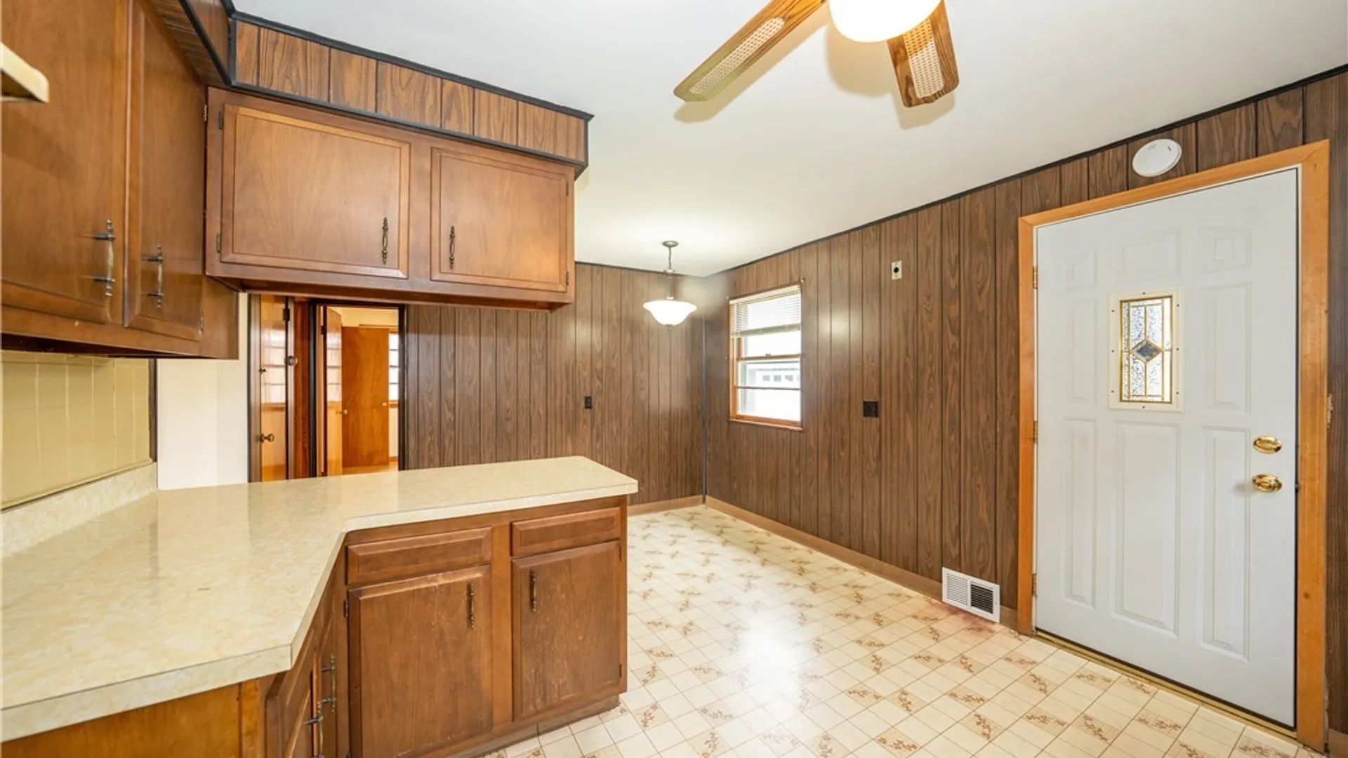 Property at 279 Pleasant Parkway, Cheektowaga, NY 14206 12