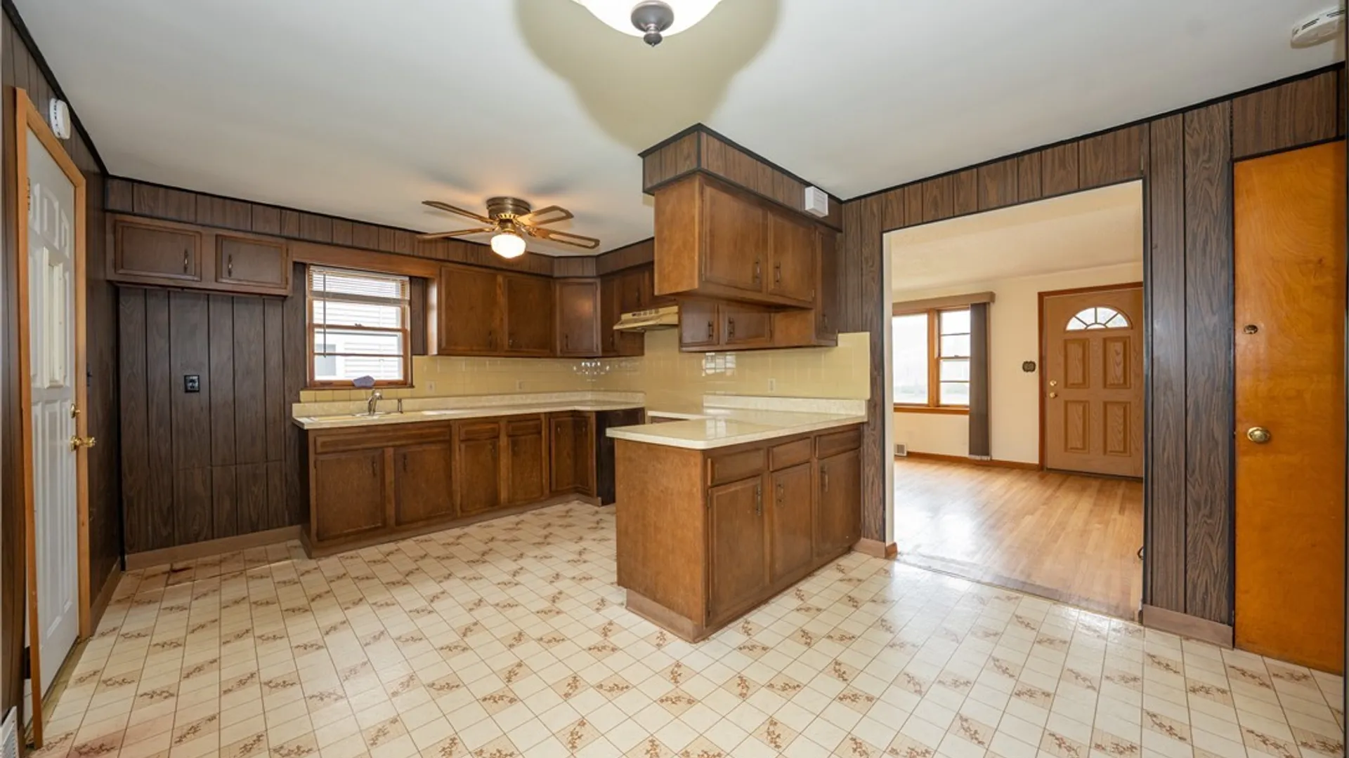 Property at 279 Pleasant Parkway, Cheektowaga, NY 14206 9