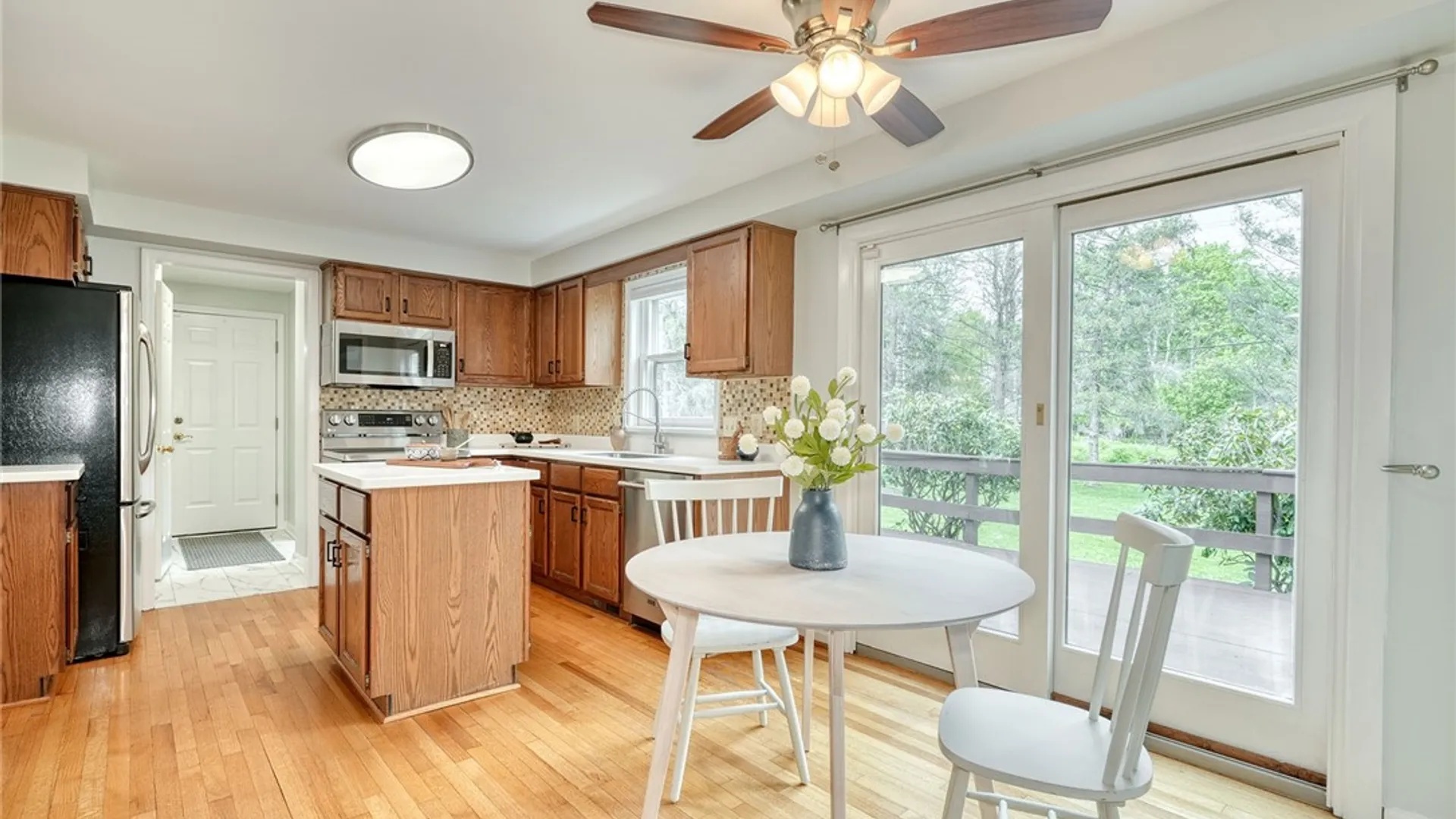 Property at 6 Hunters Pointe, Pittsford, NY 14534 16