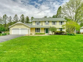 Property at 6 Hunters Pointe, Pittsford, NY 14534
