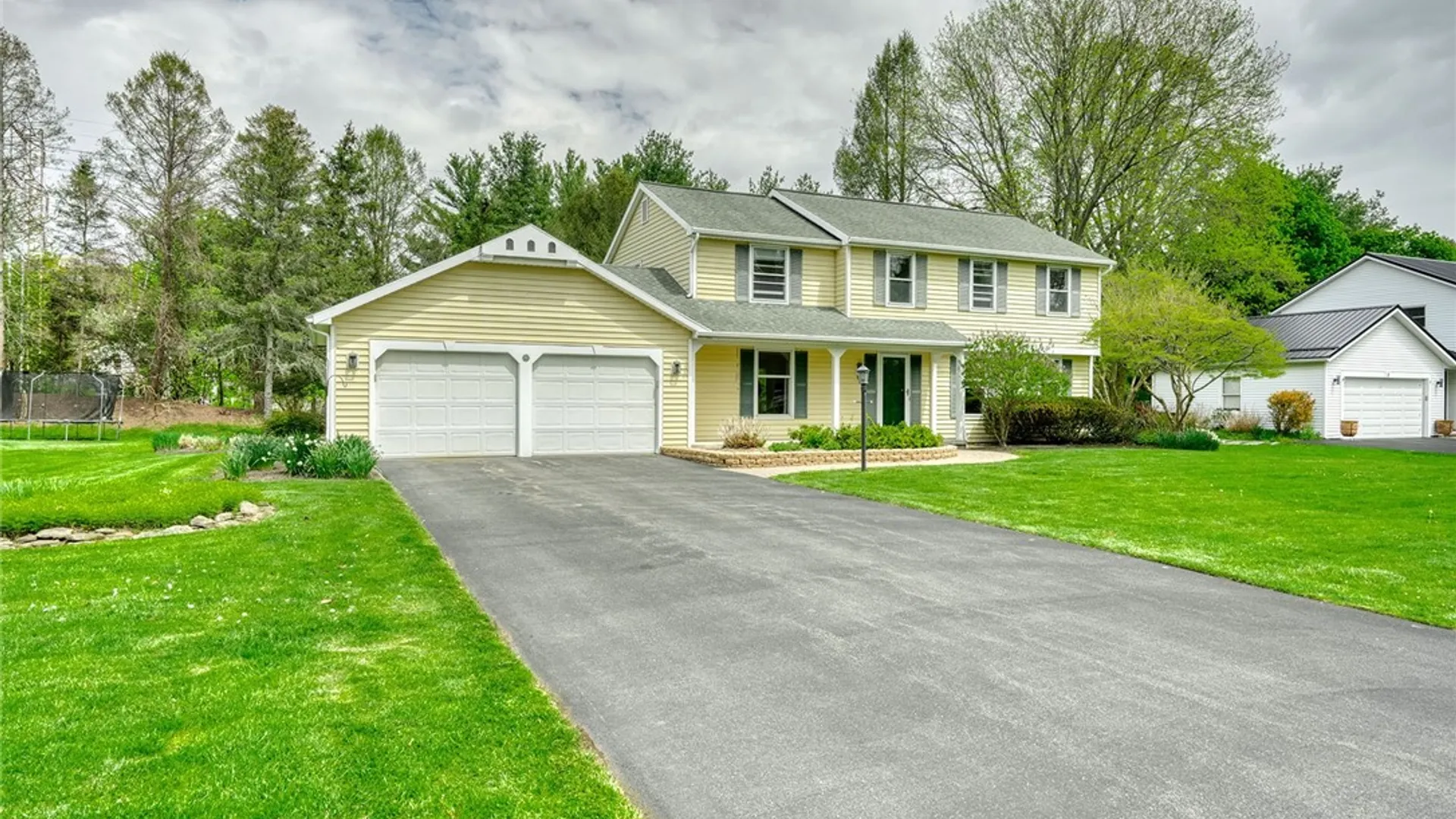 Property at 6 Hunters Pointe, Pittsford, NY 14534 2