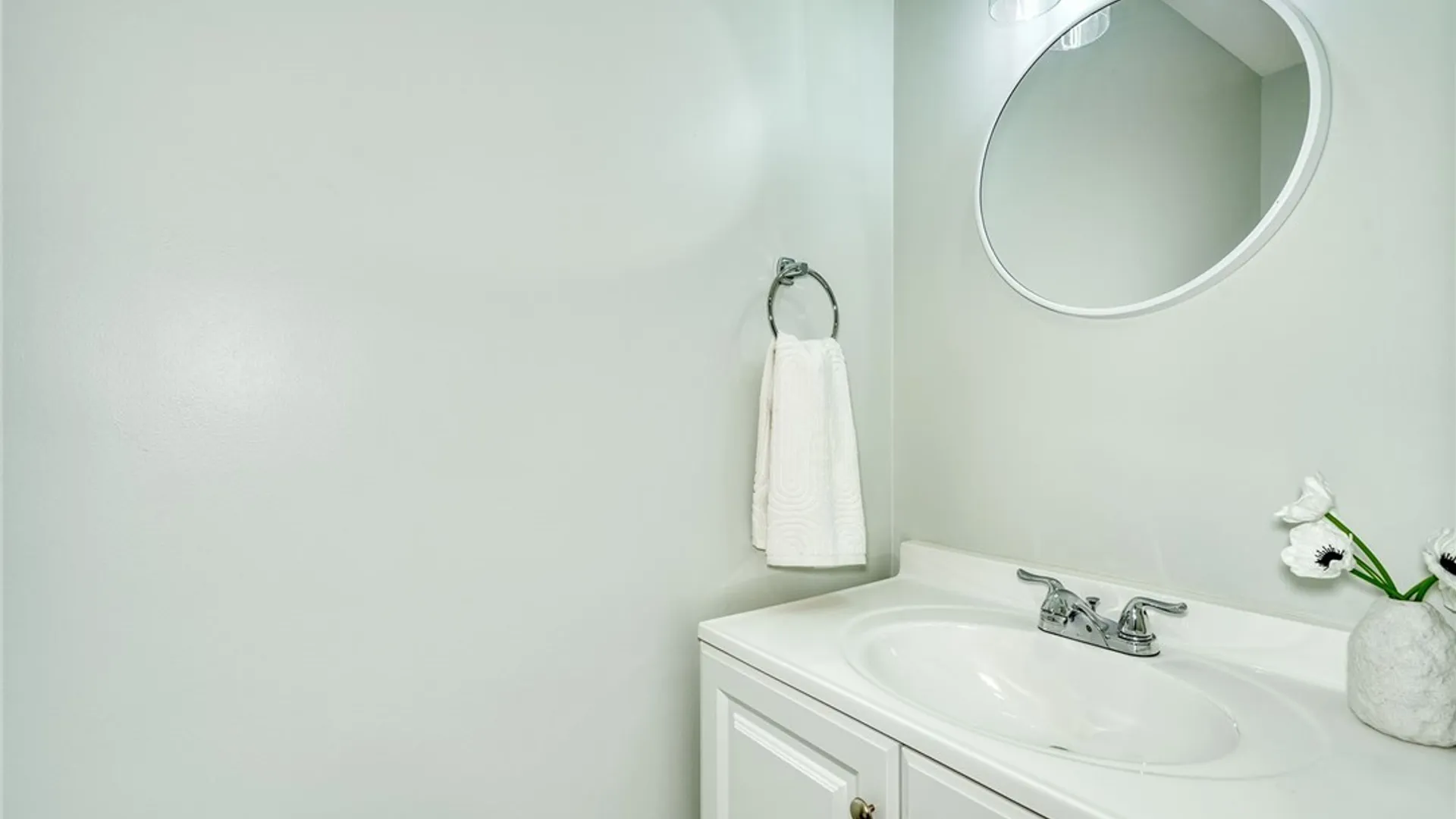 Property at 6 Hunters Pointe, Pittsford, NY 14534 24