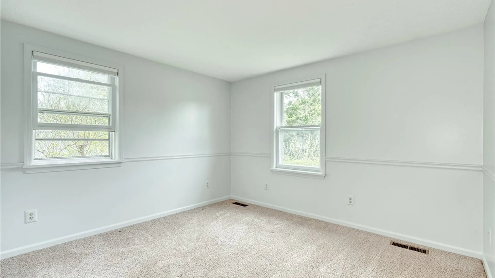 Property at 6 Hunters Pointe, Pittsford, NY 14534 33