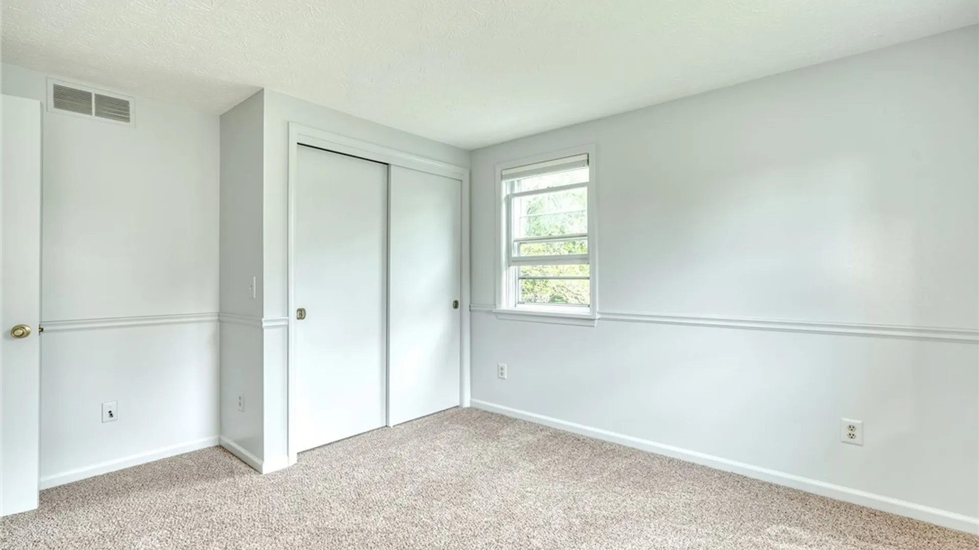 Property at 6 Hunters Pointe, Pittsford, NY 14534 35