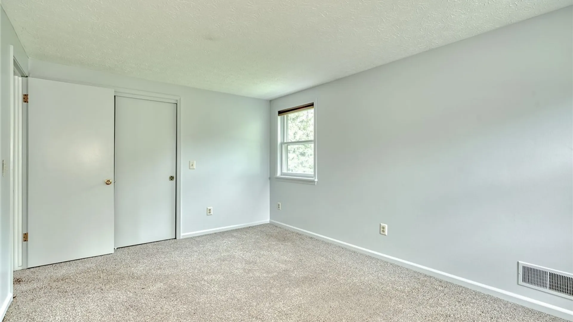 Property at 6 Hunters Pointe, Pittsford, NY 14534 37